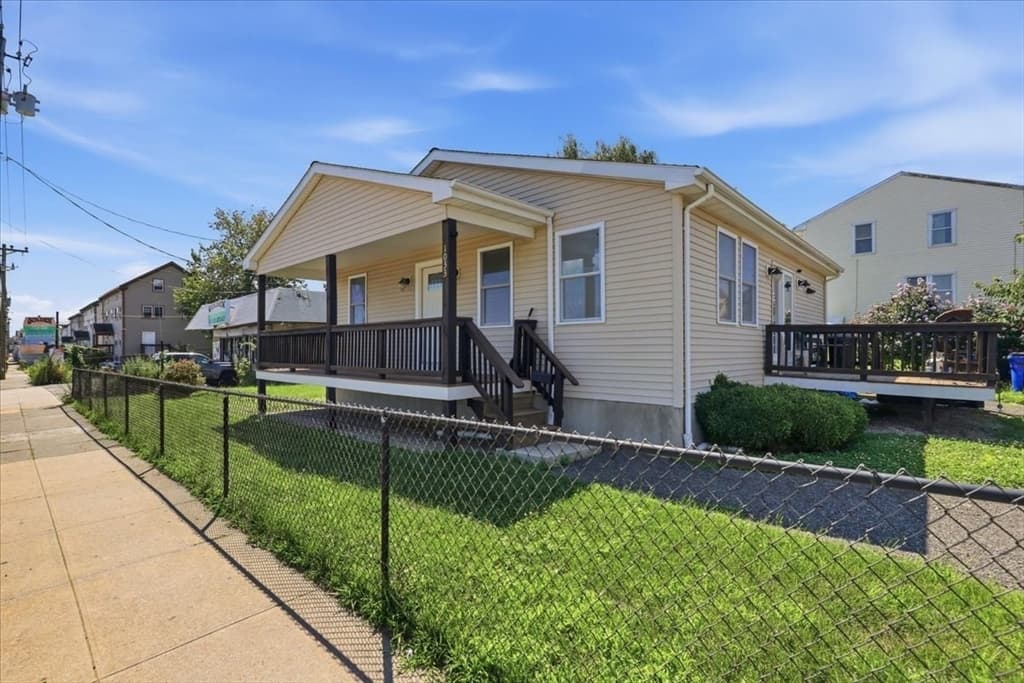 1033 Rodman St, Fall River MA 02721 photo 4