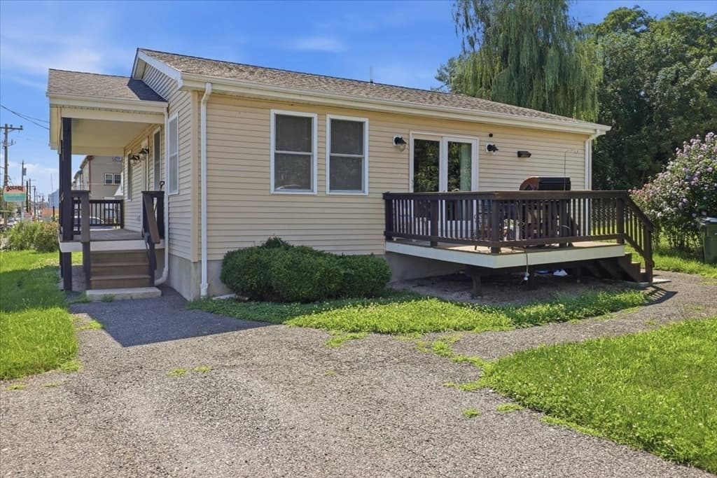 1033 Rodman St, Fall River MA 02721 photo 8