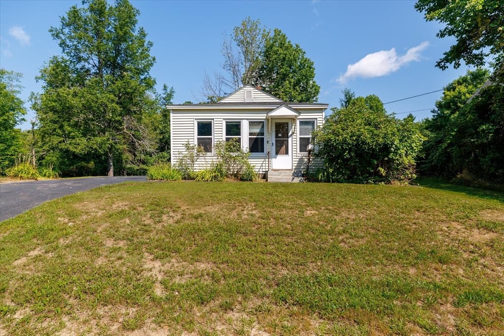 Single Family Residence at 21 Munroe St, Winchendon MA 01475, Winchendon, photo 2 of 29