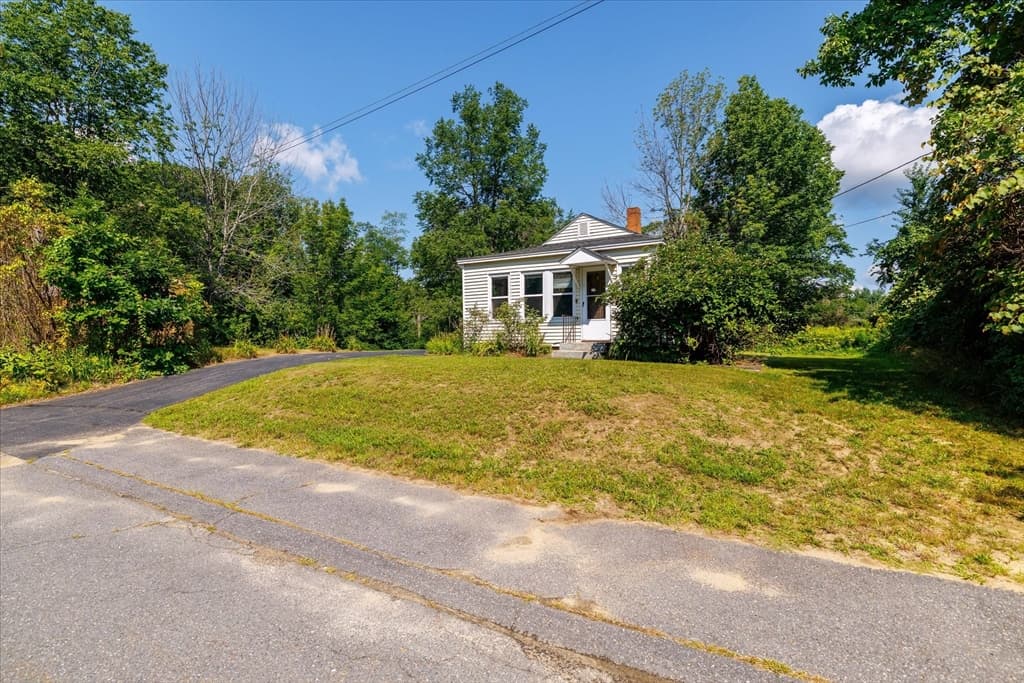 Single Family Residence at 21 Munroe St, Winchendon MA 01475, Winchendon, photo 3 of 29