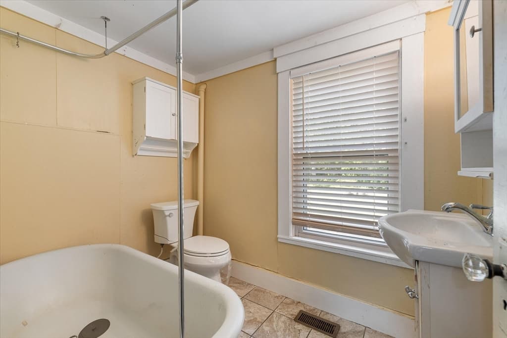 Single Family Residence at 21 Munroe St, Winchendon MA 01475, Winchendon, photo 19 of 29
