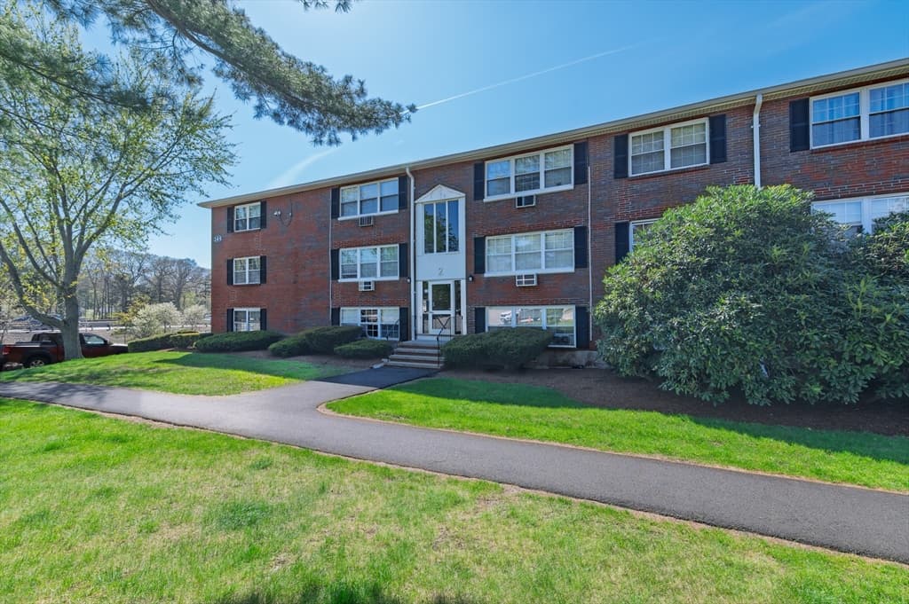 2 Tara Dr # 11, Weymouth MA 02188