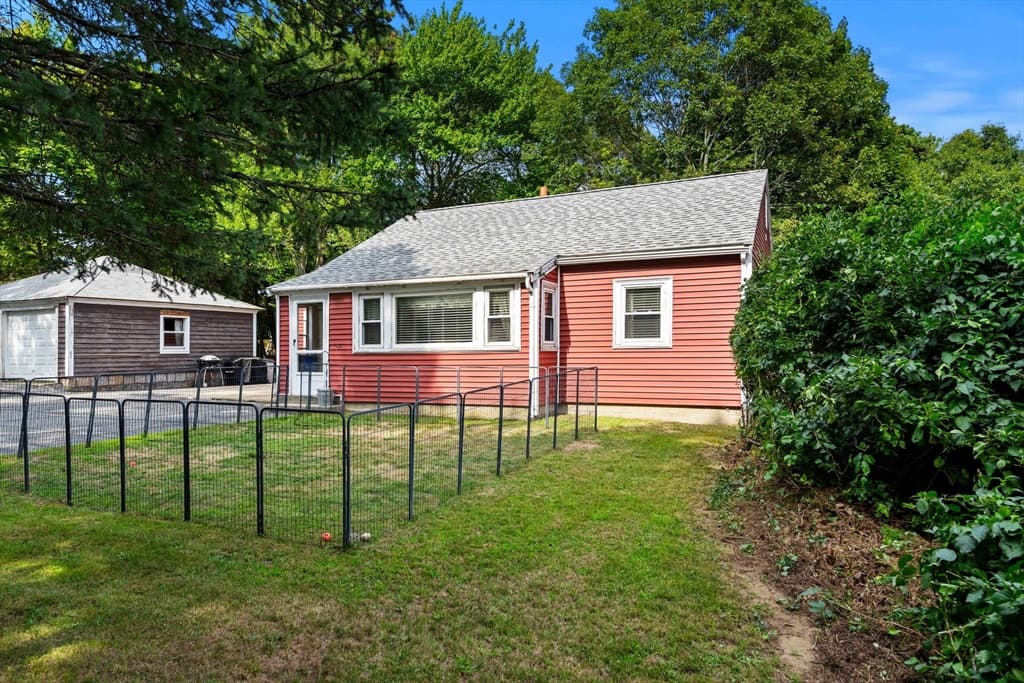 2 Hill Top Ln, Rockport MA 01966 photo 3