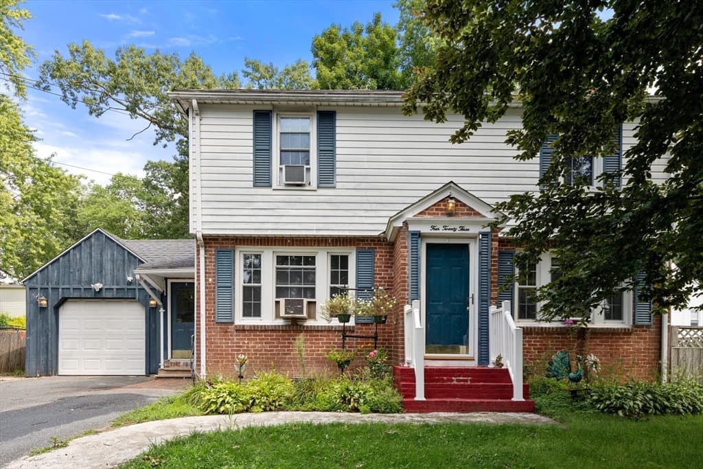 423 Tiffany St, Springfield MA 01108 photo 2