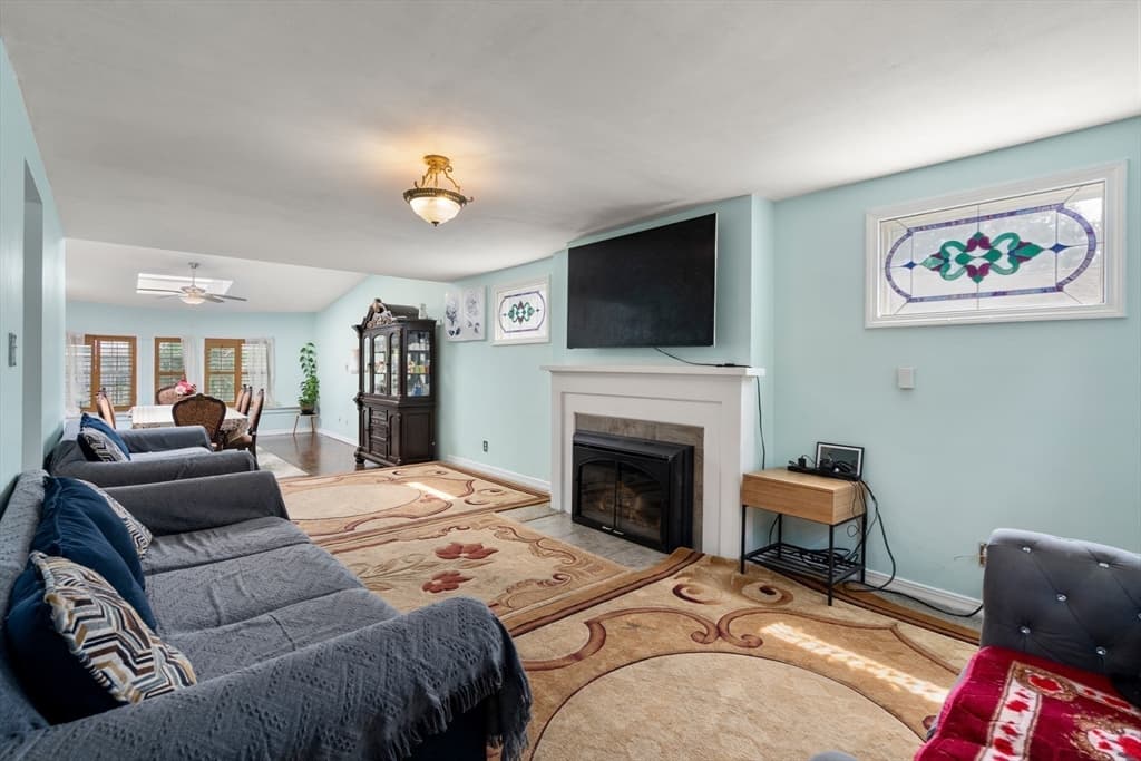 423 Tiffany St, Springfield MA 01108 photo 16