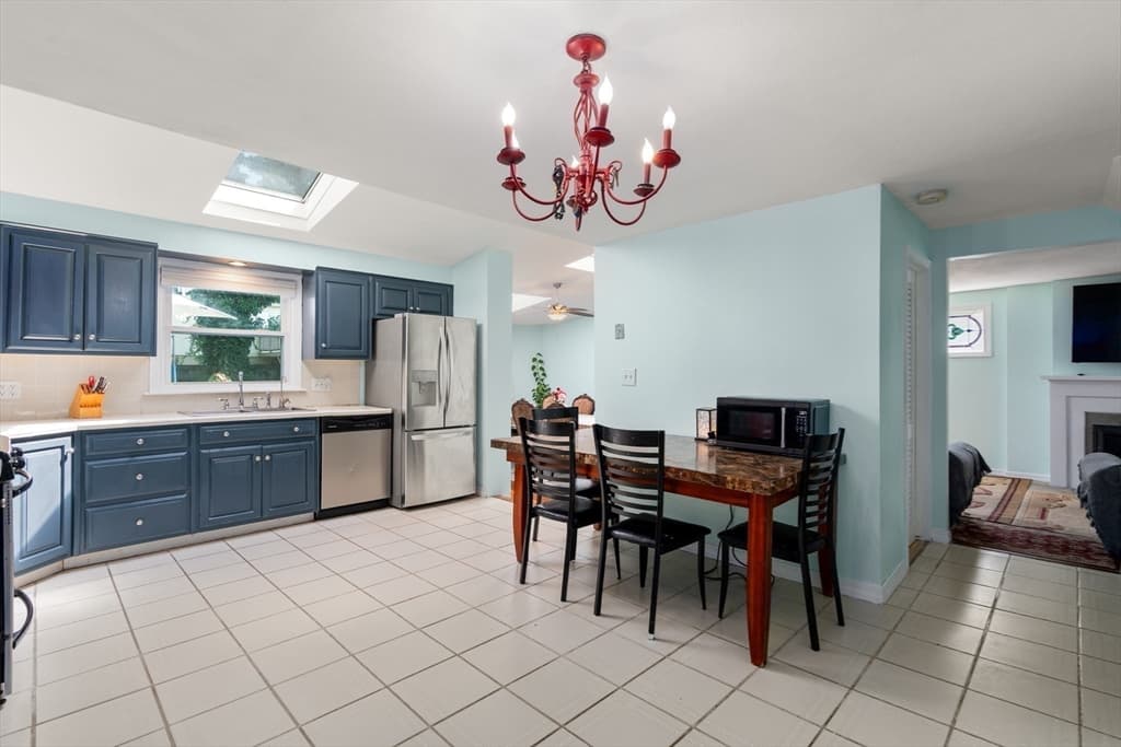 423 Tiffany St, Springfield MA 01108 photo 7