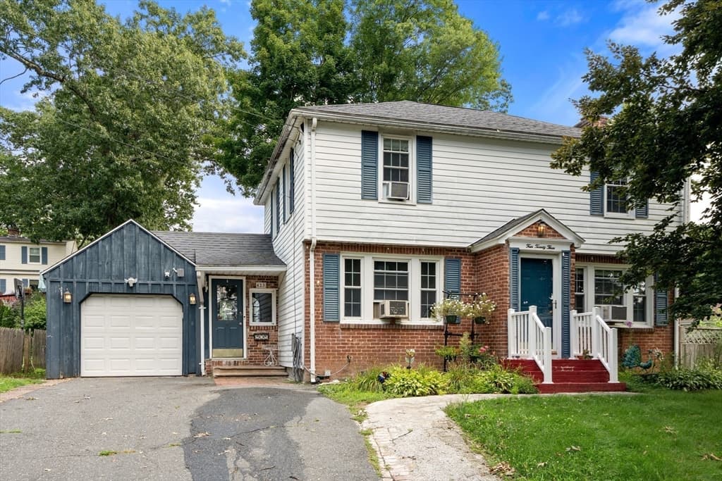 423 Tiffany St, Springfield MA 01108 photo 3