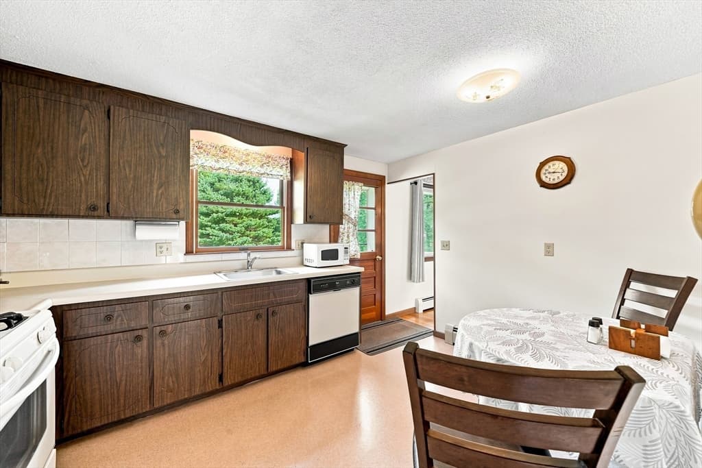 19 Mcintosh Rd, Chelmsford MA 01824 photo 12