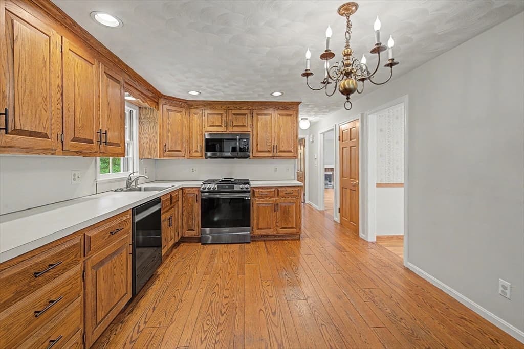10 Raymond Dr, Wilbraham MA 01095 photo 6