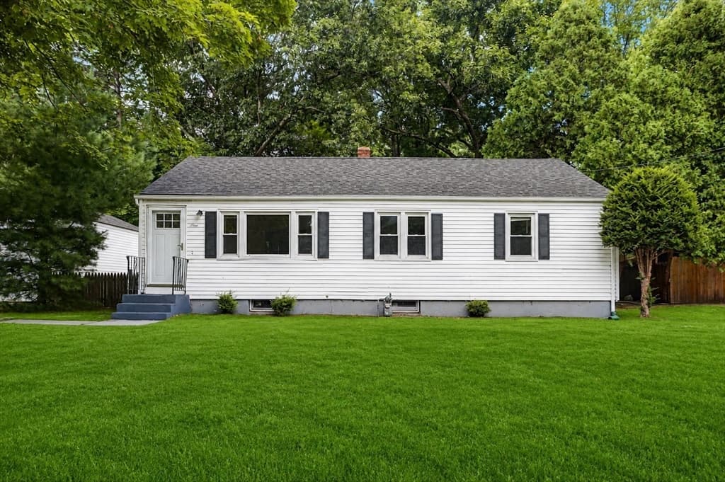 9 Moss Rd, Springfield MA 01119