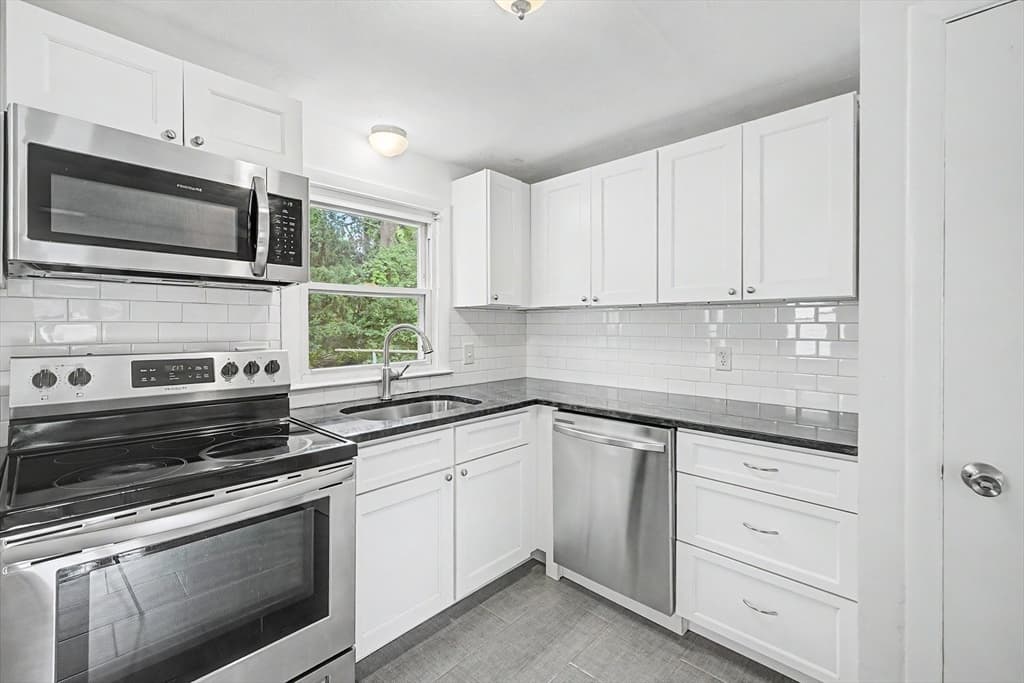9 Moss Rd, Springfield MA 01119 photo 11