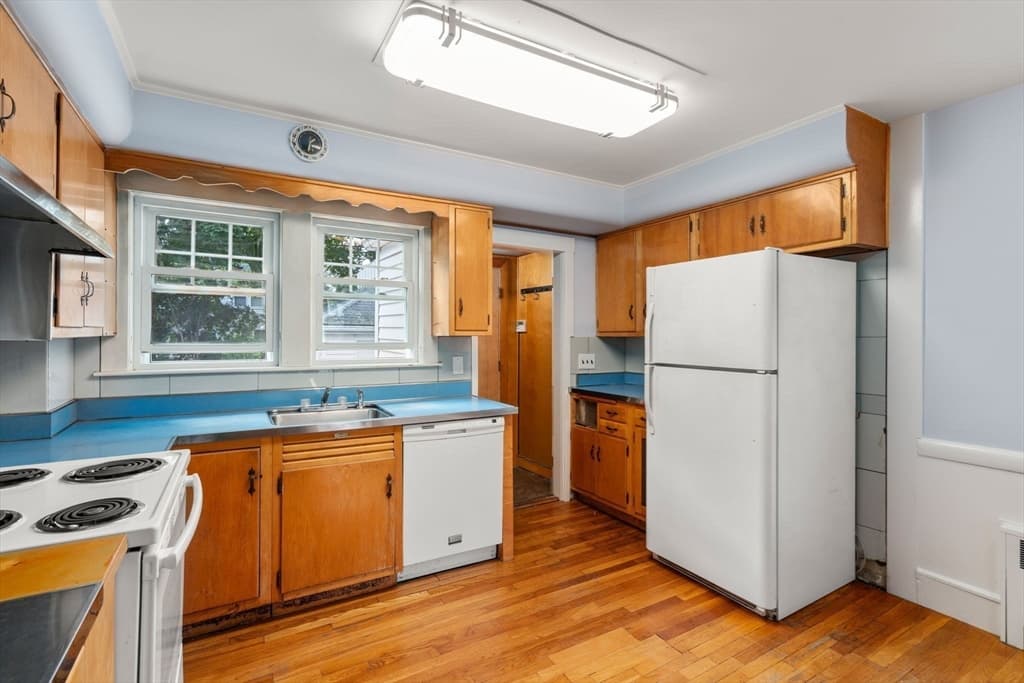 122 Lincoln Rd, Medford MA 02155 photo 16