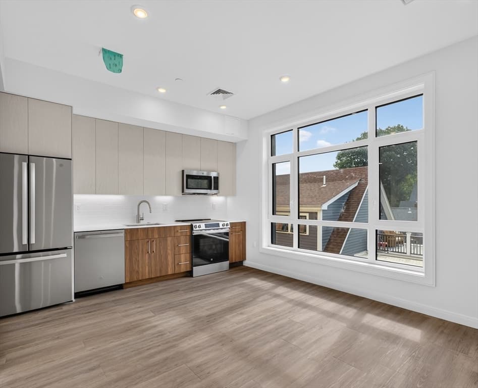 13 Warwick St # 303, Somerville MA 02144