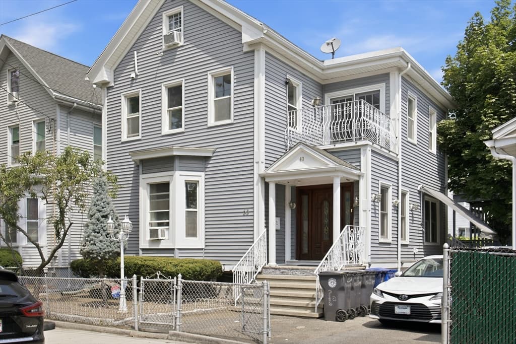 63 Orange St, Chelsea MA 02150 photo 2