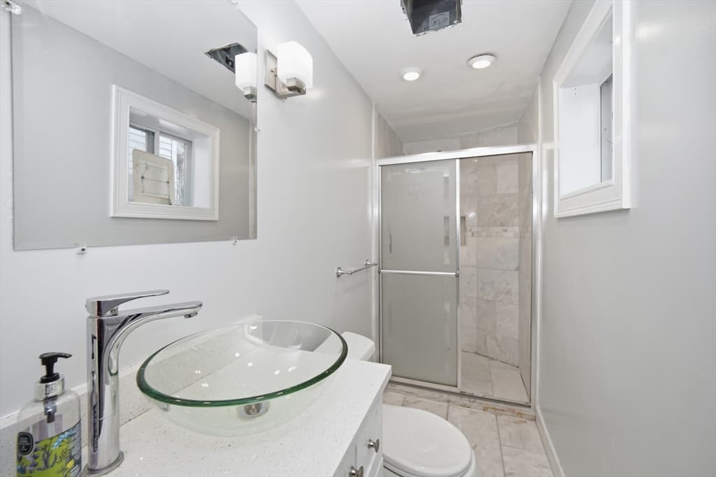 63 Orange St, Chelsea MA 02150 photo 5