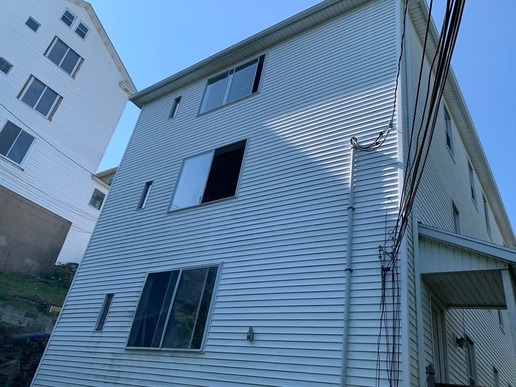 11 Diamond St, Worcester MA 01610 photo 3