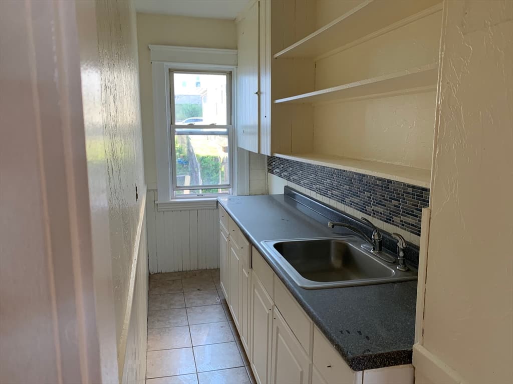 11 Diamond St, Worcester MA 01610 photo 5