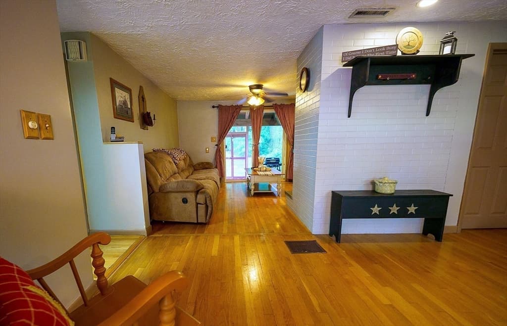 137 Wilson St, Spencer MA 01562 photo 5