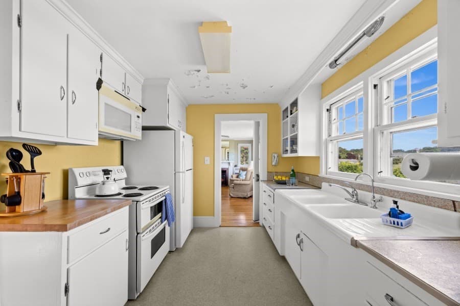 Single Family Residence at 36 Hines Point Rd, Tisbury MA 02568, photo 16 of 40