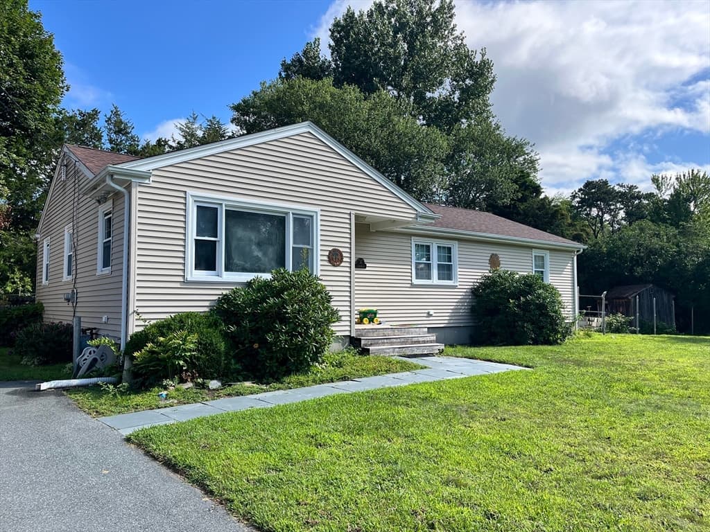 91 Pageotte St, Acushnet MA 02743 photo 2