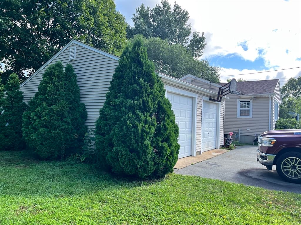 91 Pageotte St, Acushnet MA 02743 photo 3