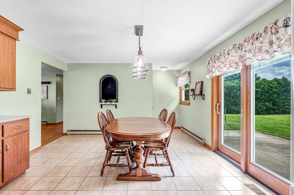 17 Breton Ln, Holyoke MA 01040 photo 13