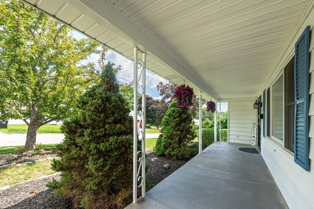 17 Breton Ln, Holyoke MA 01040 photo 3