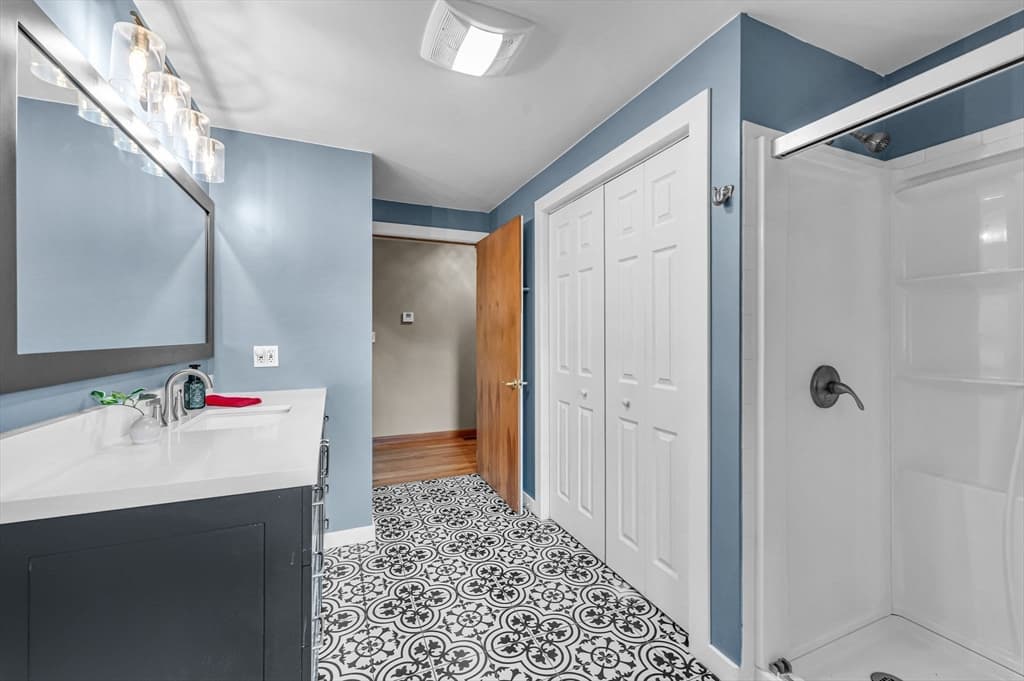 17 Breton Ln, Holyoke MA 01040 photo 20