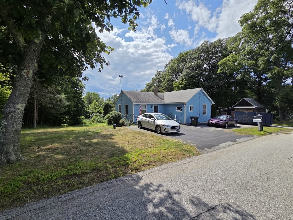 40 Upper Gore Rd, Webster MA 01570