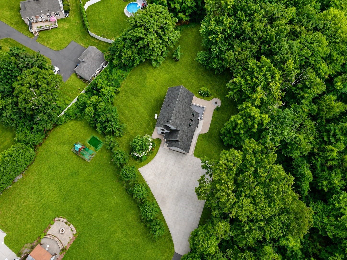 Single Family Residence at 71 Bear Hole Rd, West Springfield MA 01089, West Springfield, photo 2 of 38