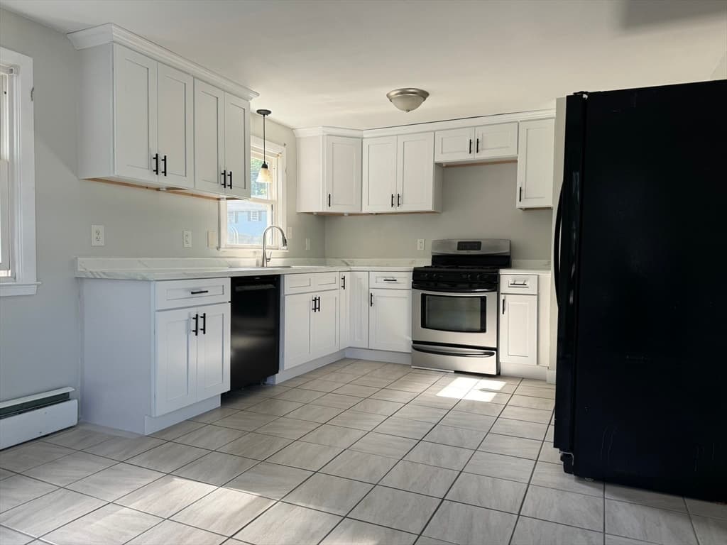 7 Gardner Ave, Attleboro MA 02703 photo 2