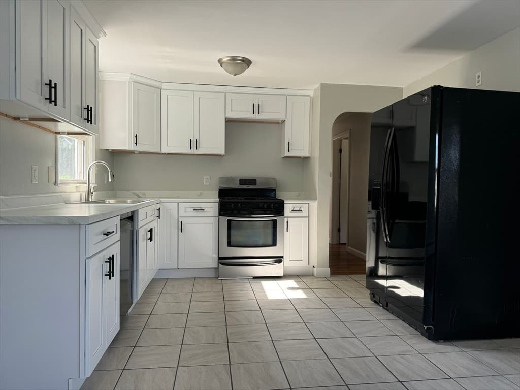 7 Gardner Ave, Attleboro MA 02703 photo 3