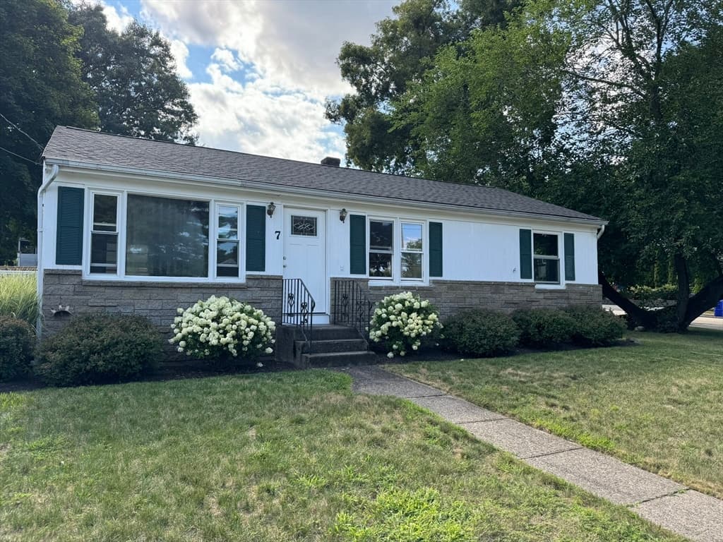 7 Gardner Ave, Attleboro MA 02703