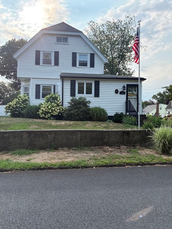 26 Monatiquot St, Weymouth MA 02191