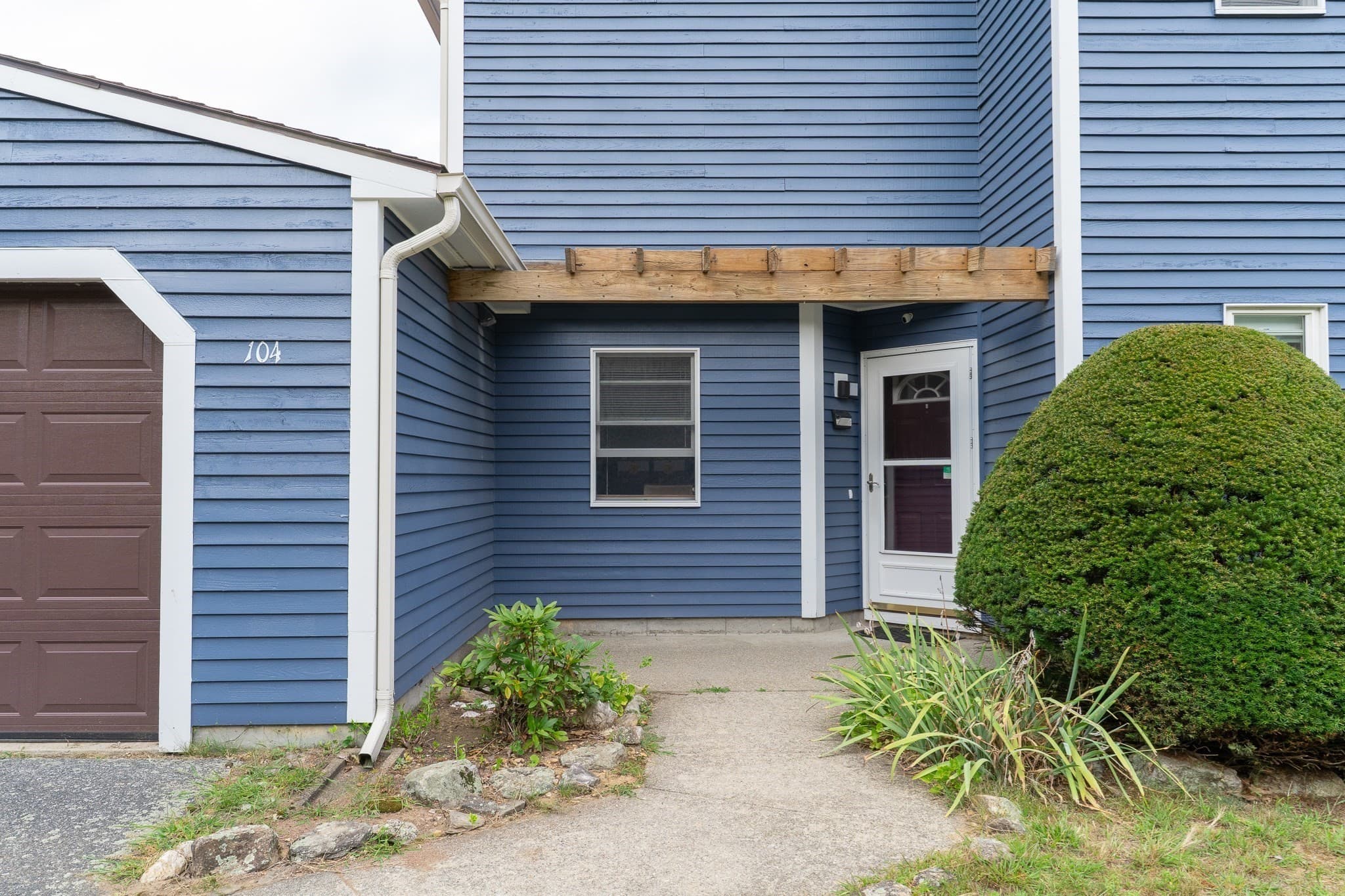 Condominium at 104 Brunnell Ave # 104, Brookfield MA 01506, Brookfield, photo 3 of 23