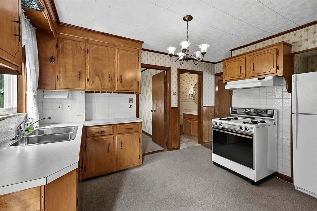 157 Denver Street, Fall River MA 02724 photo 10