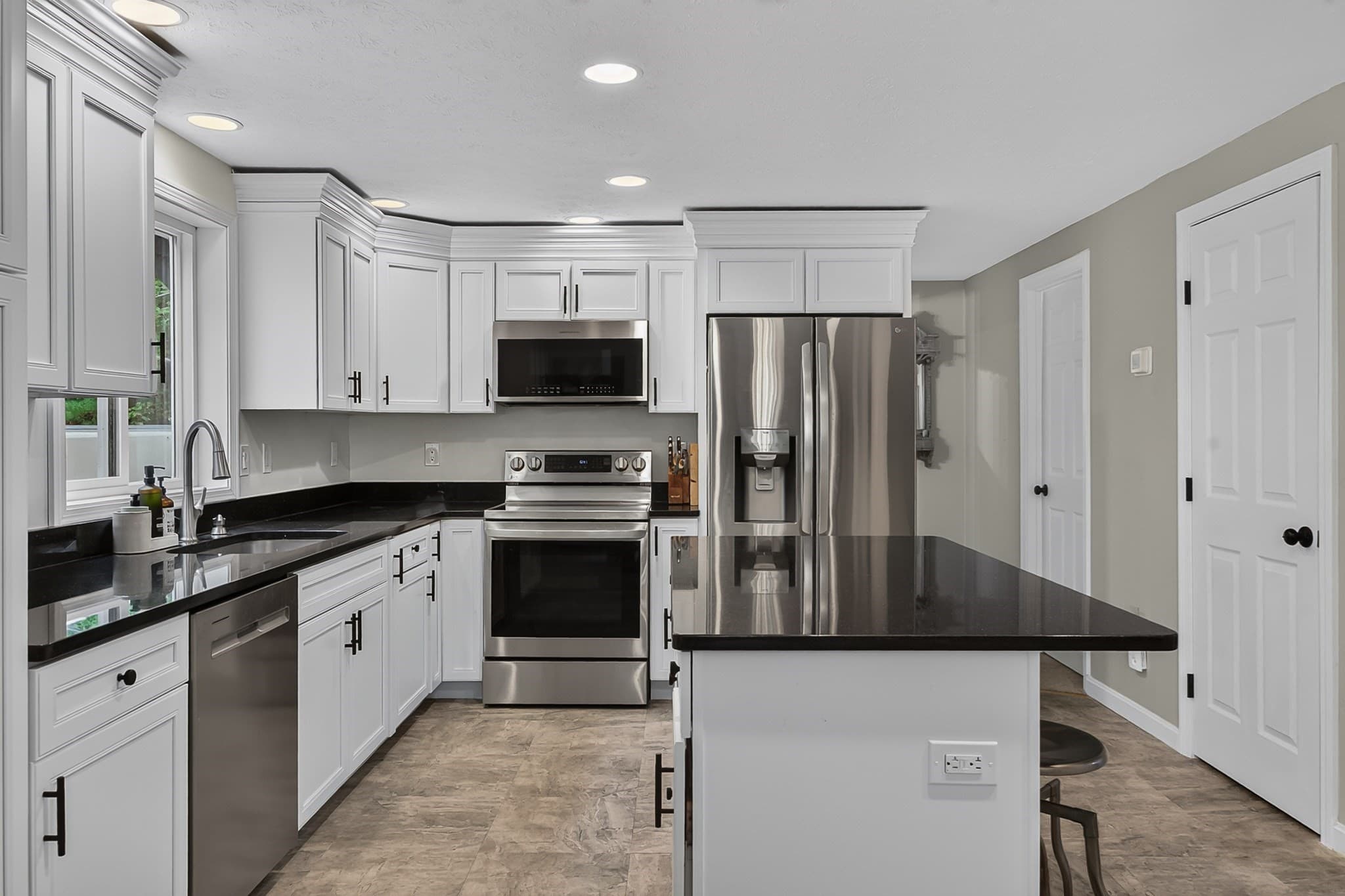 Single Family Residence at 7 Mossman Rd, Westminster MA 01473, Westminster, photo 6 of 32