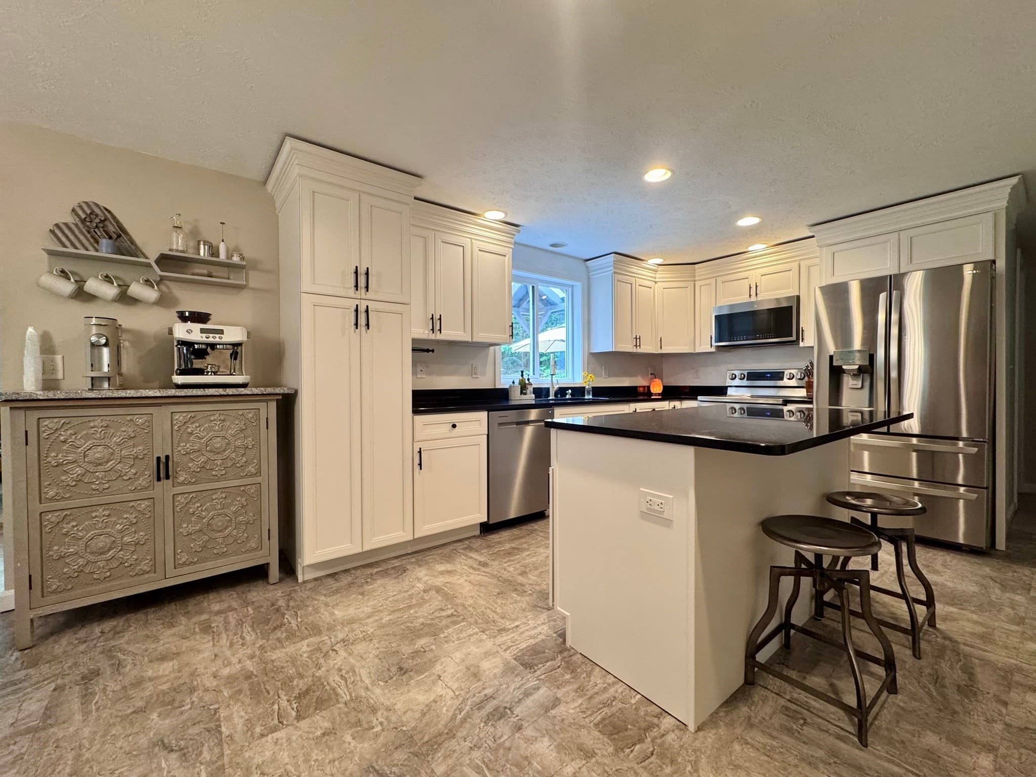 Single Family Residence at 7 Mossman Rd, Westminster MA 01473, Westminster, photo 8 of 32