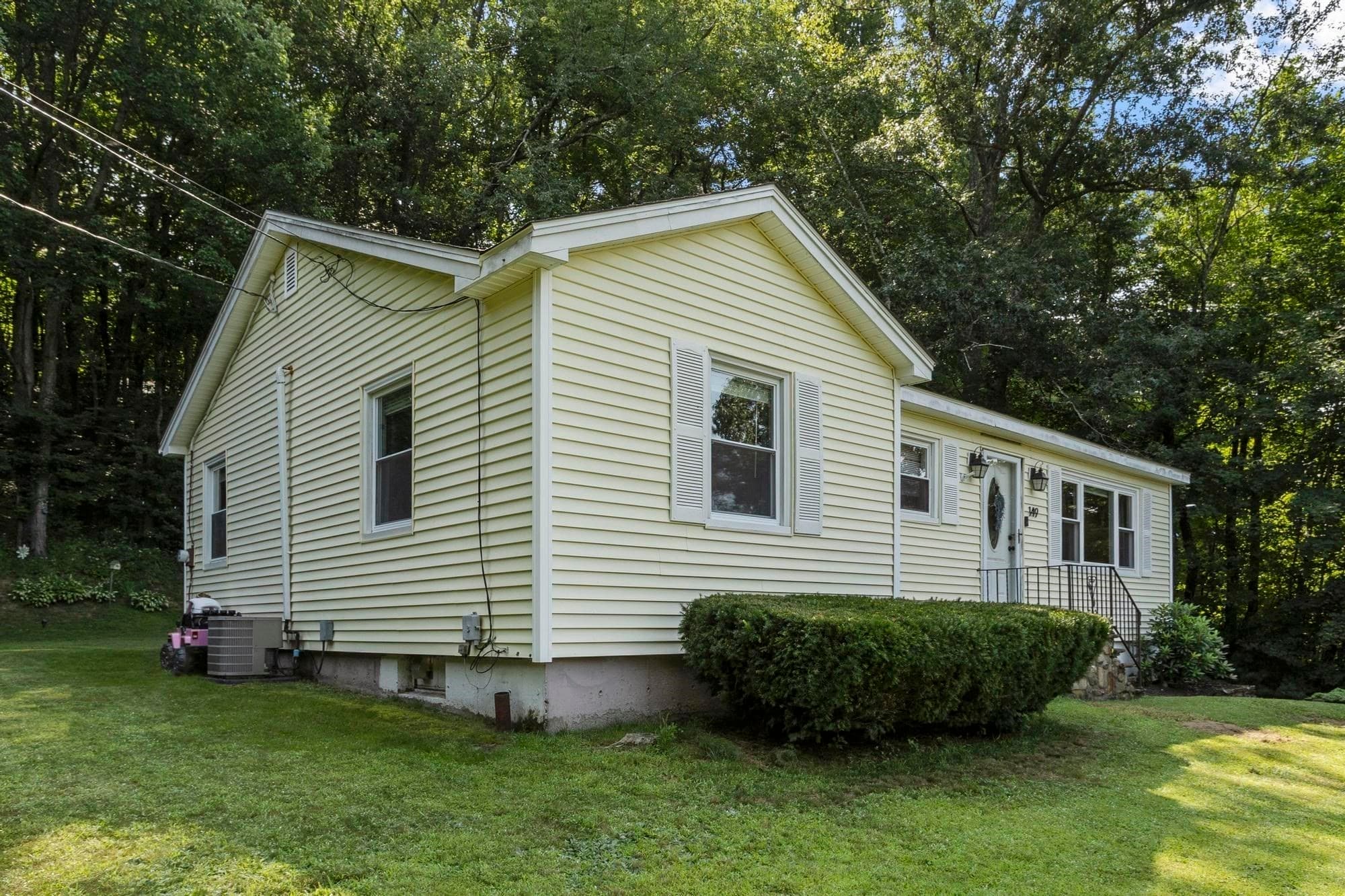Single Family Residence at 149 North St, East Brookfield MA 01515, East Brookfield, photo 2 of 39