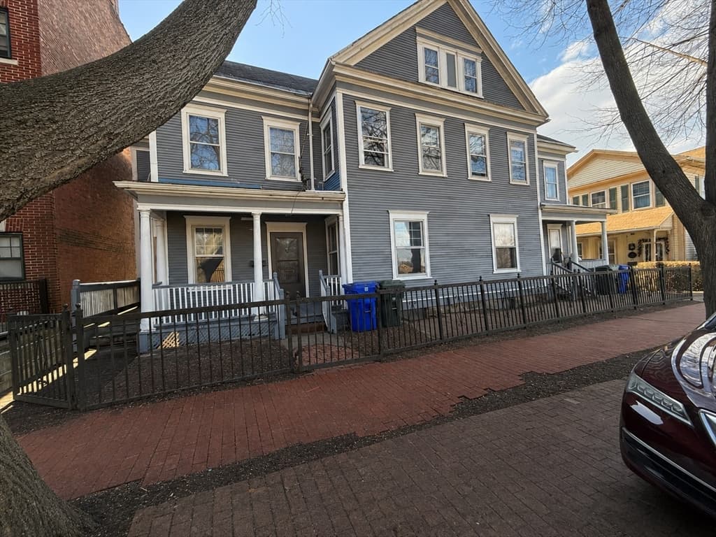 94-96 Byers St, Springfield MA 01105
