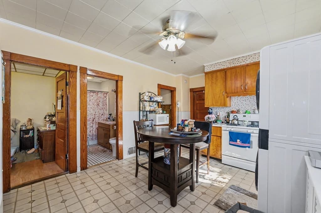 256 University Ave, Lowell MA 01854 photo 4