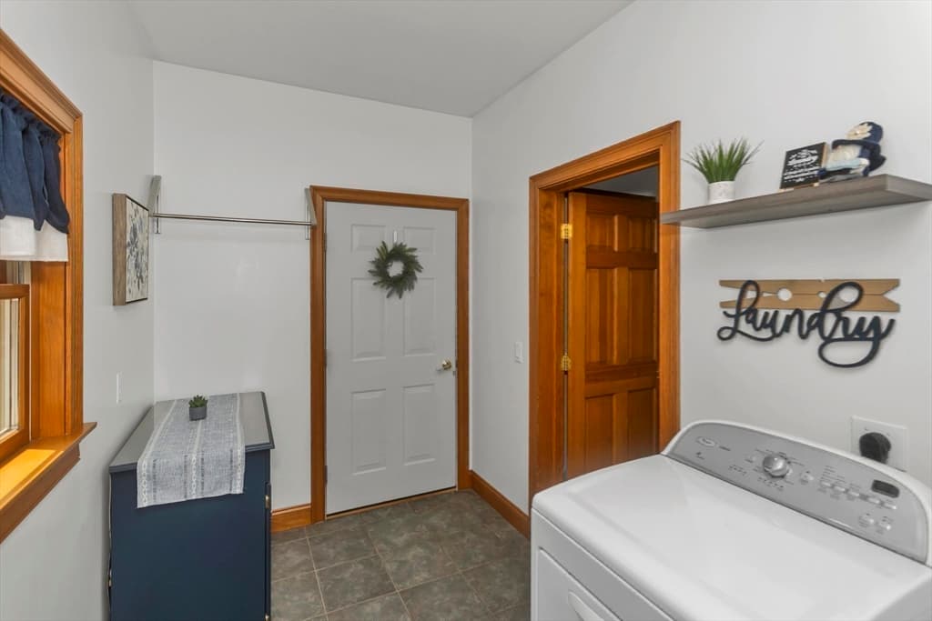 27 Landing Dr, Chicopee MA 01020 photo 13