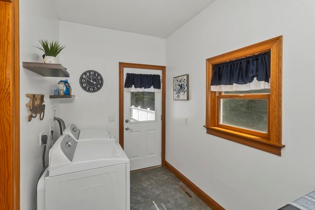 27 Landing Dr, Chicopee MA 01020 photo 12
