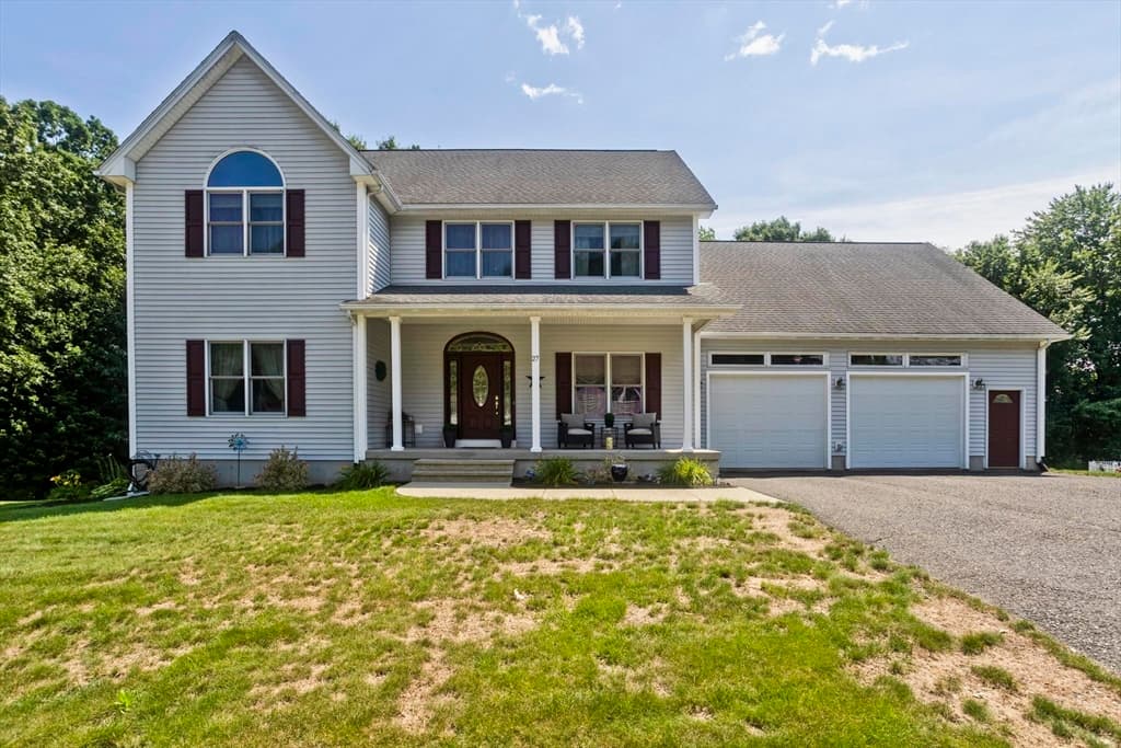 27 Landing Dr, Chicopee MA 01020
