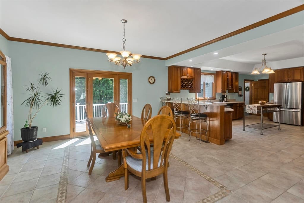 27 Landing Dr, Chicopee MA 01020 photo 9
