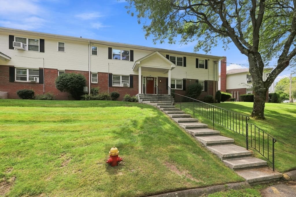 90 Colonial Cir # C, Chicopee MA 01020