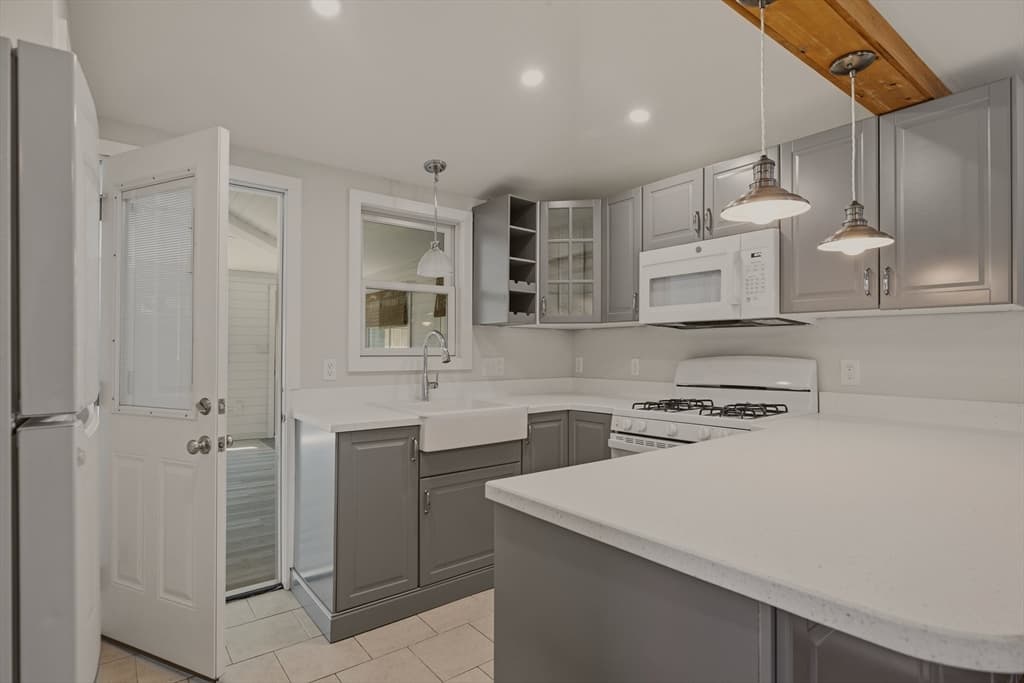 225 Mount Pleasant St, Fall River MA 02720 photo 8