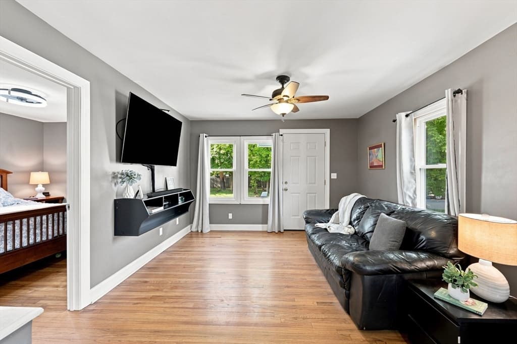 37 Kensington St, Agawam MA 01030 photo 4