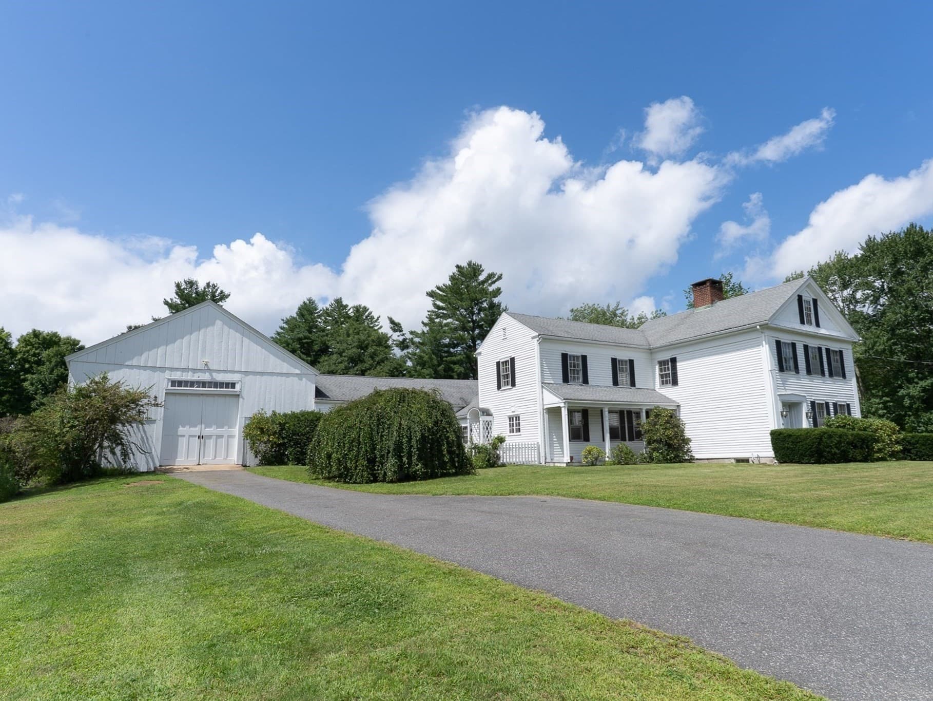 16 Wales Rd, Brimfield MA 01010