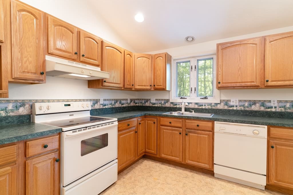 611 Henshaw St, Leicester MA 01542 photo 13